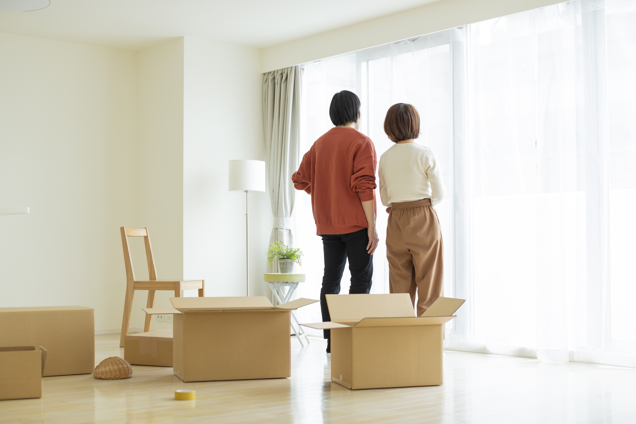 Married couple doing moving work 稿費入帳二三事 :二代健保、預扣10%、藝文工會